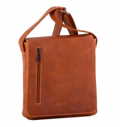 Bandolera de piel artesanal color cuero hecha a mano en Espa&ntilde;a